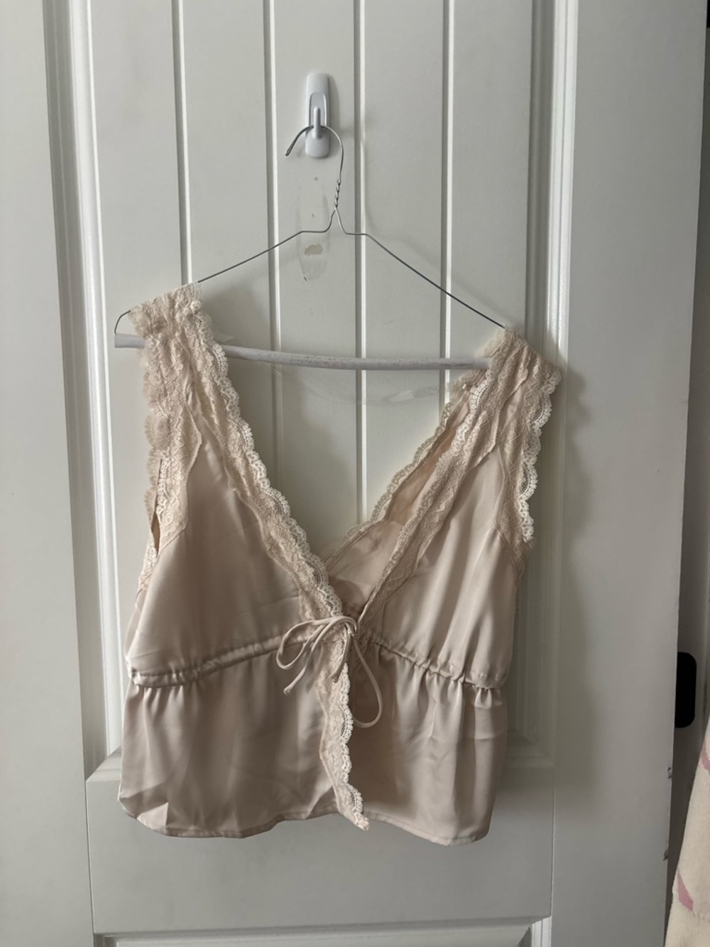 SHEIN Cream Lace Trim Satin Tank Top